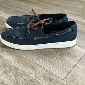 Men’s navy blue canvas shoe- lightly worn !